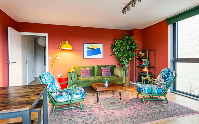 Vibrant and Modern Apartment With Canal Views