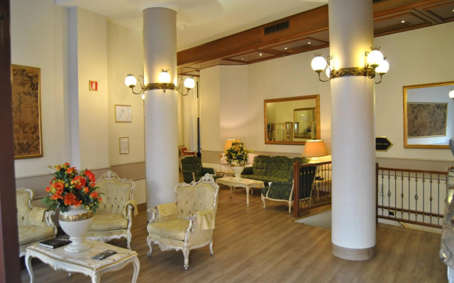 Mokinba Hotels King