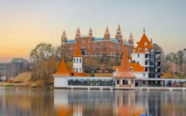 Deyang Castle Hotel