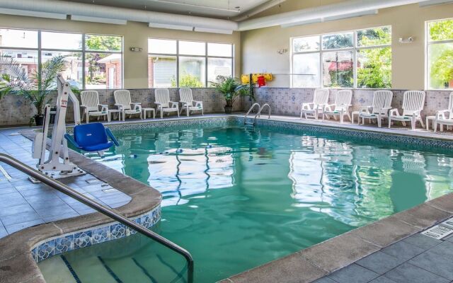 COMFORT INN &amp; SUITES ANN ARBOR