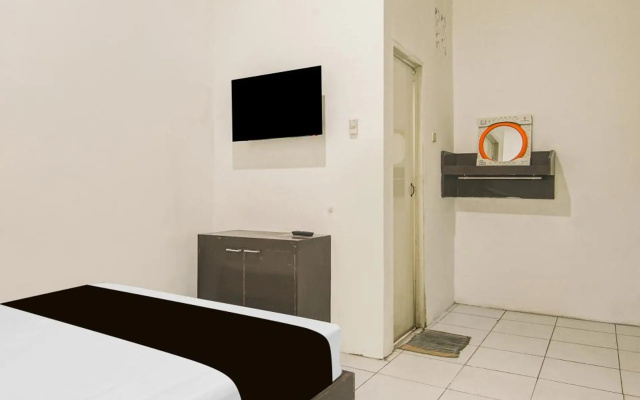 Wisma Makassar by ZUZU – Guest Rooms – Makassar