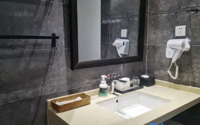 Ruo Ri Wang Lou B&B（Shanghai Zhujiajiao Ancient Town Store）