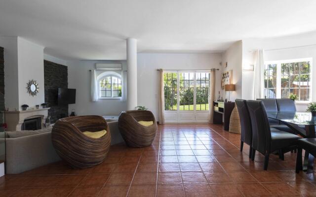 Sesimbra Stylish Villa by Homing