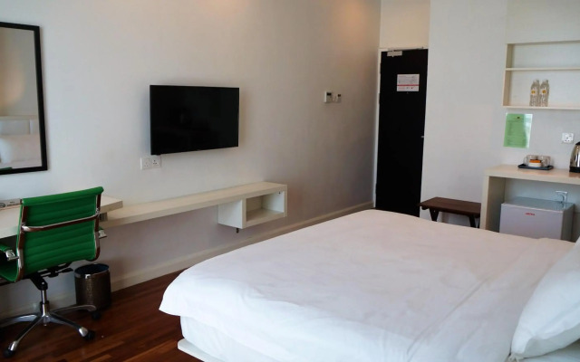 Pine Garden Hotel