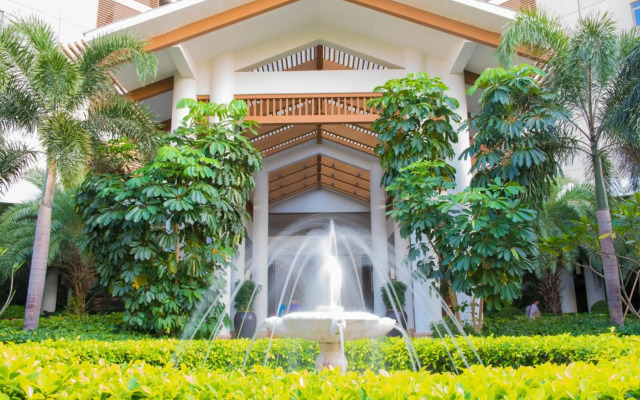 Sanya Seacube Holiday Hotel