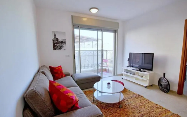 2BDR Amazing Location with Parking