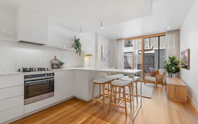 Stylish 2-bed Victorian Terrace in Carlton – Guest Rooms – Melbourne