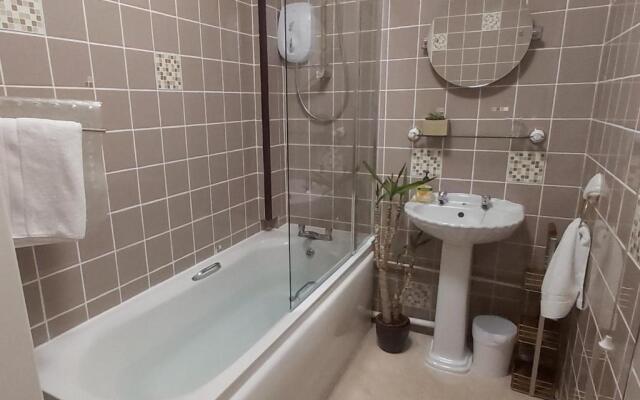 Three Beaches Holiday Apartments - close to Goodrington beach in Paignton