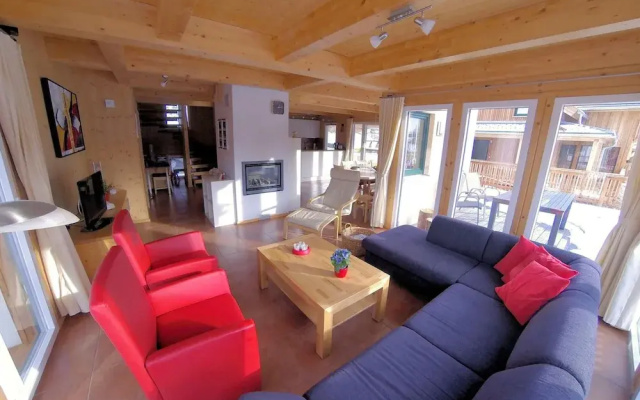 Majestic Chalet With Sauna and Whirlpool