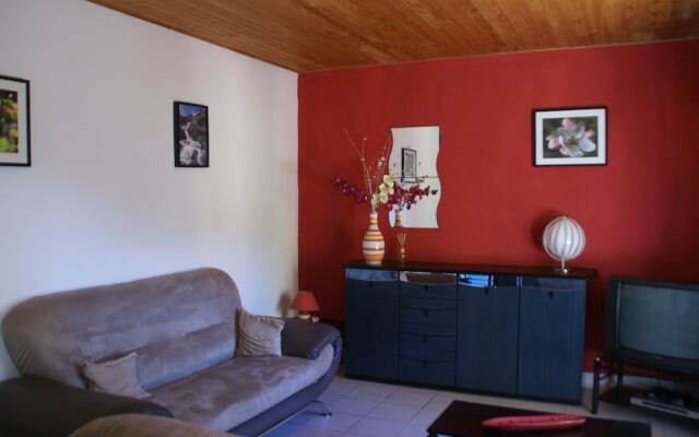 Beautiful House on Hilltop With Private Pool and a River 800 Meters Away