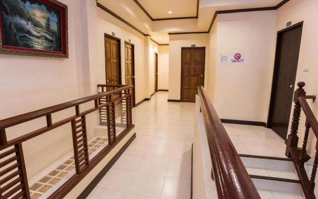 Hotel Grand Orchid Inn