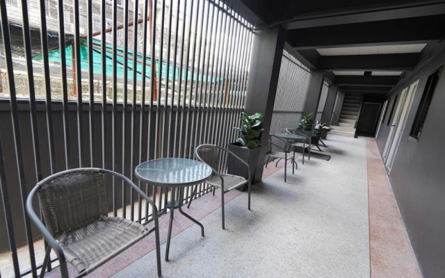 RQ Bangkok Huai Khwang by Collection O