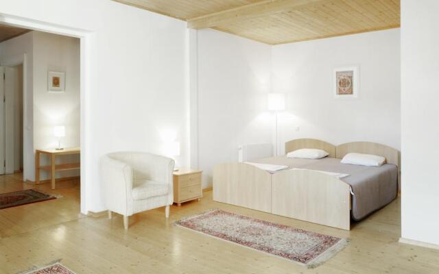 Guest House Karaimu 13