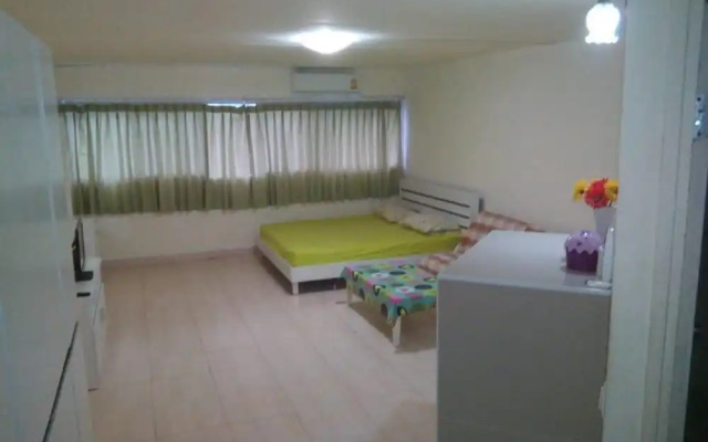 Room in Studio - Impact Don Mueang Bangkok Guest House For 3 Pax