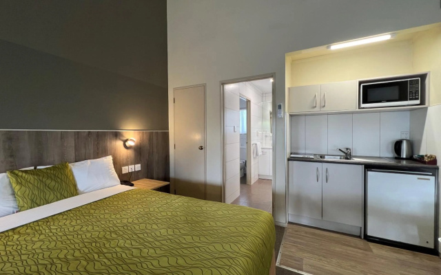 Airport Manor Inn – Guest Rooms – Mangere