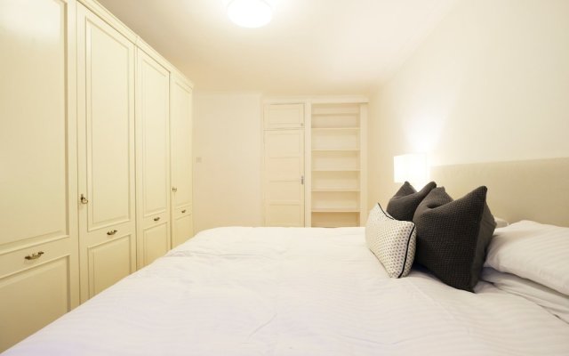 Bright and Spacious Flat in London - Sleeps 4