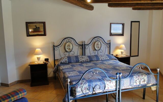 Vibrant Holiday Home in Matino With Swimming Pool