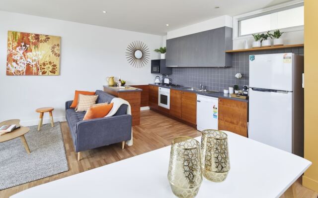 Spacious Carlton 1 bedroom Apt With Secure Parking