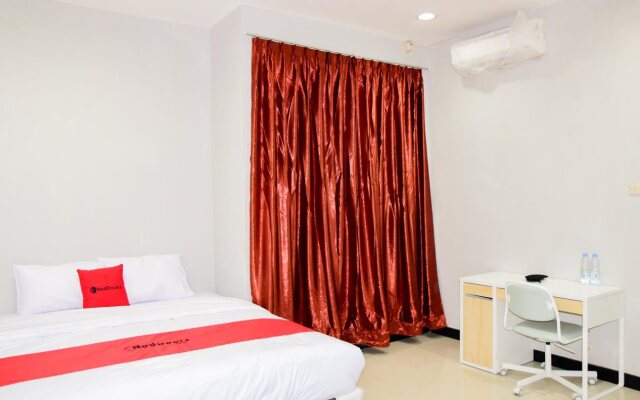 RedDoorz Plus near Mall Kelapa Gading