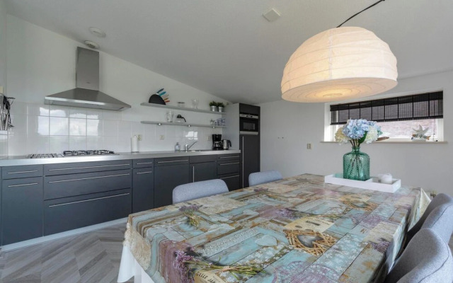 Beachside Apartment With Balcony
