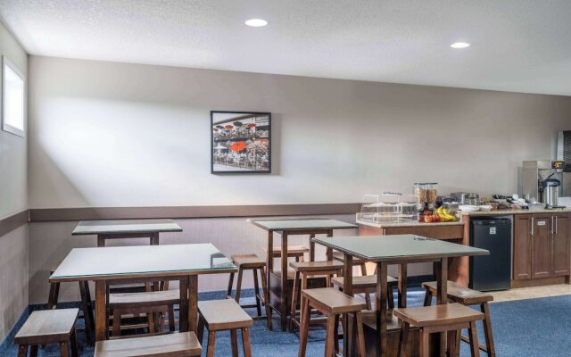 Alberta Inn And Suites