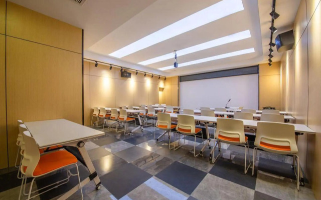 Lan Ou Shangpin Hotel (Hongjundu Square Branch)