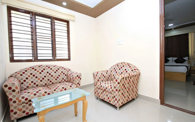 OYO 4848 3 Square Inn