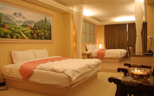 Esquire Hotel
