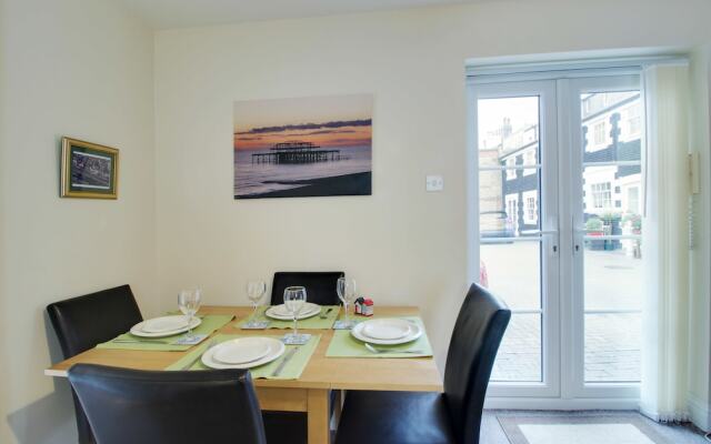 Brighton Getaways - Beach Lodge House