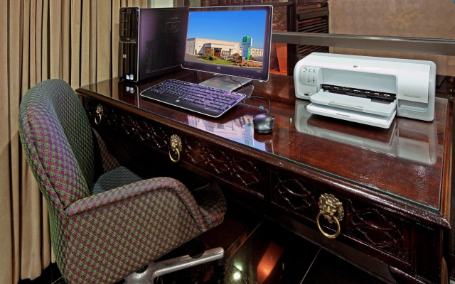 Red Roof Inn PLUS+ Newark Liberty Airport - Carteret
