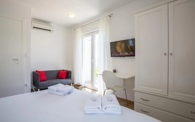 Villa Bol Brac save 15 percent on Split-villas com