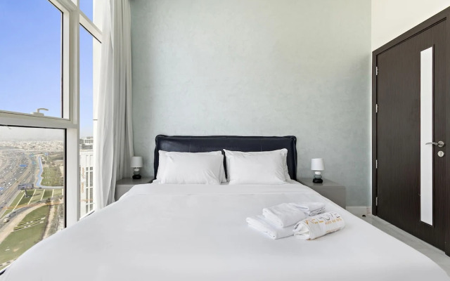 WelHome - Opulent Retreat With Panoramic Cityscape Views