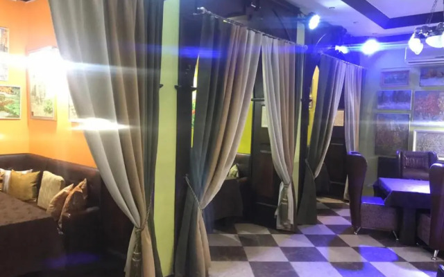 DzhanGo Hotel
