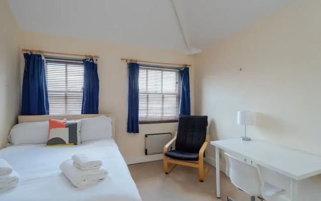 Light and Clean 2bed Flat, Nearby Liverpool Street