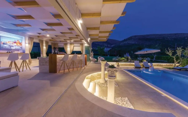 Luxury Villa Malo