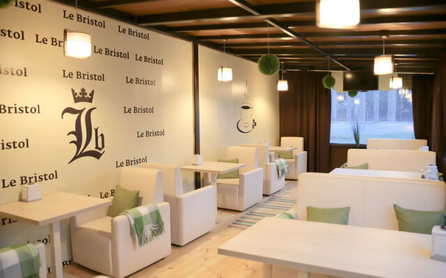 Ле Бристоль