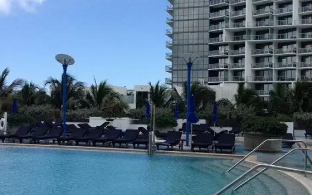 Roney Palace