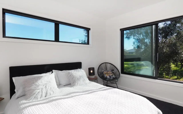 36 on Burgundy - Martinborough Holiday Home