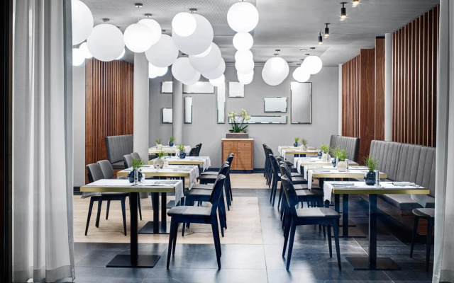 Stage 12 Hotel by Penz