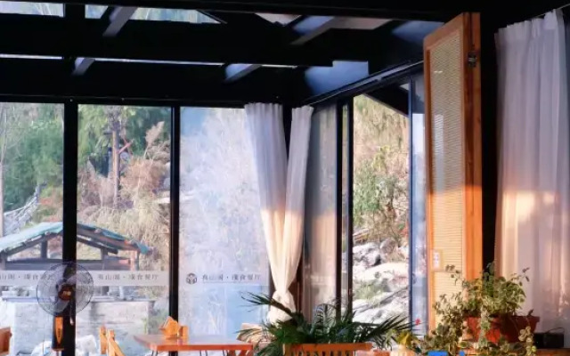 Wanfenglin mountain Pavilion inn