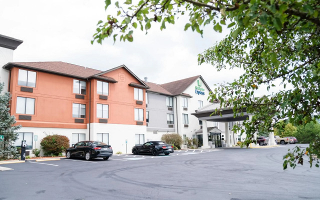 Holiday Inn Express & Suites Knoxville-North-I-75 Exit 112 by IHG