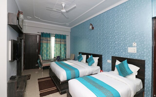 OYO 11877 Royal Residency
