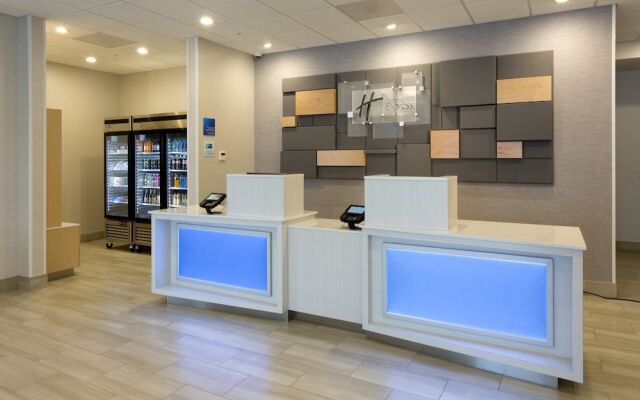 Holiday Inn Express & Suites Seattle South - Tukwila, an IHG Hotel