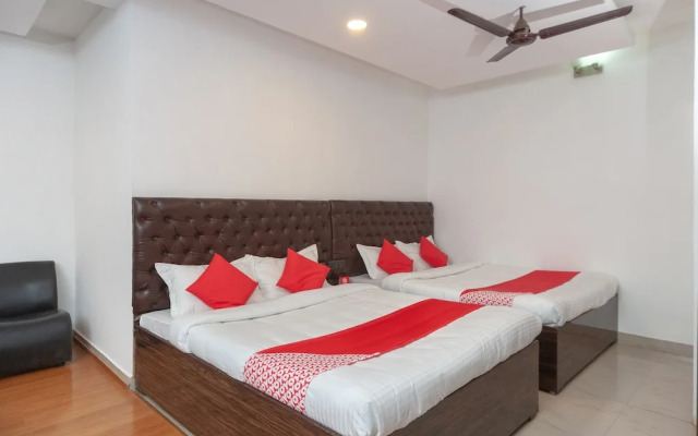 Collection O 24305 Ateendra Inn