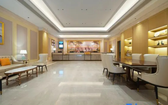 Vienna Hotel ( Haiyan Baolong Business Center Branch)