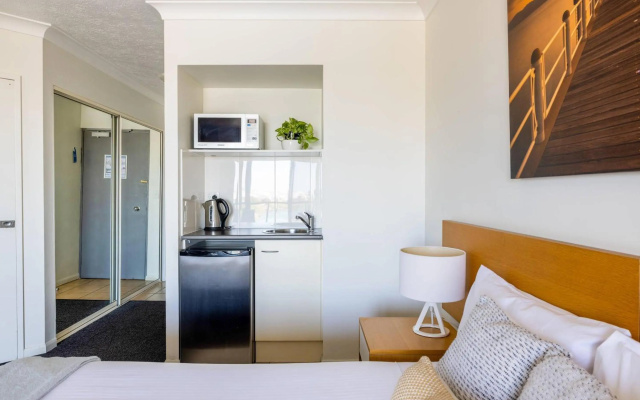 MainStay Suites Townsville – Guest Rooms – South Townsville