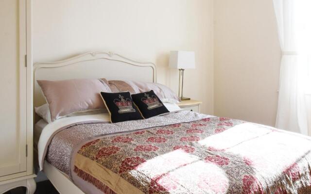 Dale Street Apartments Suite