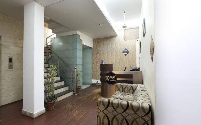 OYO 2216 Hotel Live Inn