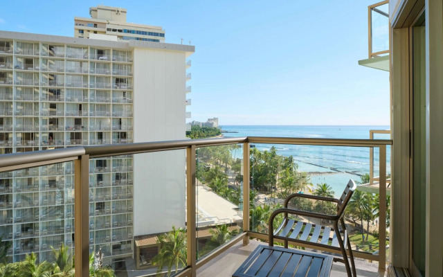 Aston Waikiki Circle Hotel