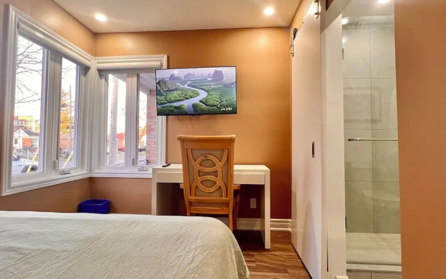 Upgraded Rooms with Bath 7-min to Subway Near Downsview Rogers Stadium